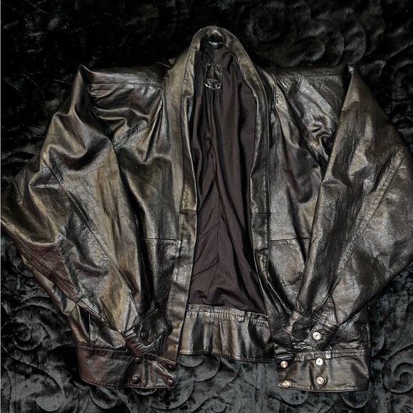 Medium leather jacket!! - Picture 4 of 8